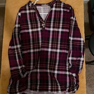 NEW! Womens plaid shirt. Colors: Burgundy black, tan, and white. Size L.